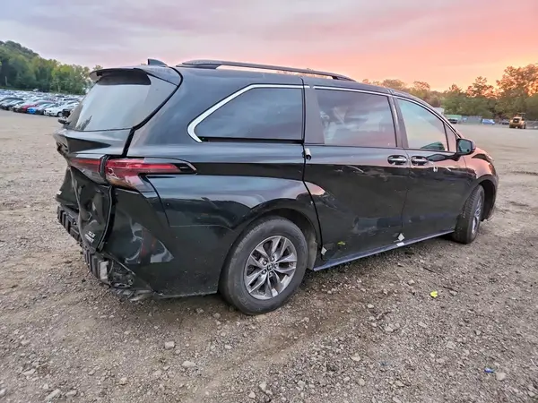 5TDYRKEC4RS184439 — 2024 Toyota Sienna, фото 3 с аукциона Copart, Задняя часть