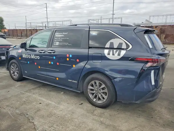 5TDYRKEC9RS215605 — 2024 Toyota Sienna, фото 2 с аукциона Copart, Передняя часть