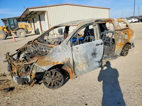 5TDKRKEC0RS209133 — 2024 Toyota Sienna, Пожар двигателя (Burn - Engine), фото до ремонта