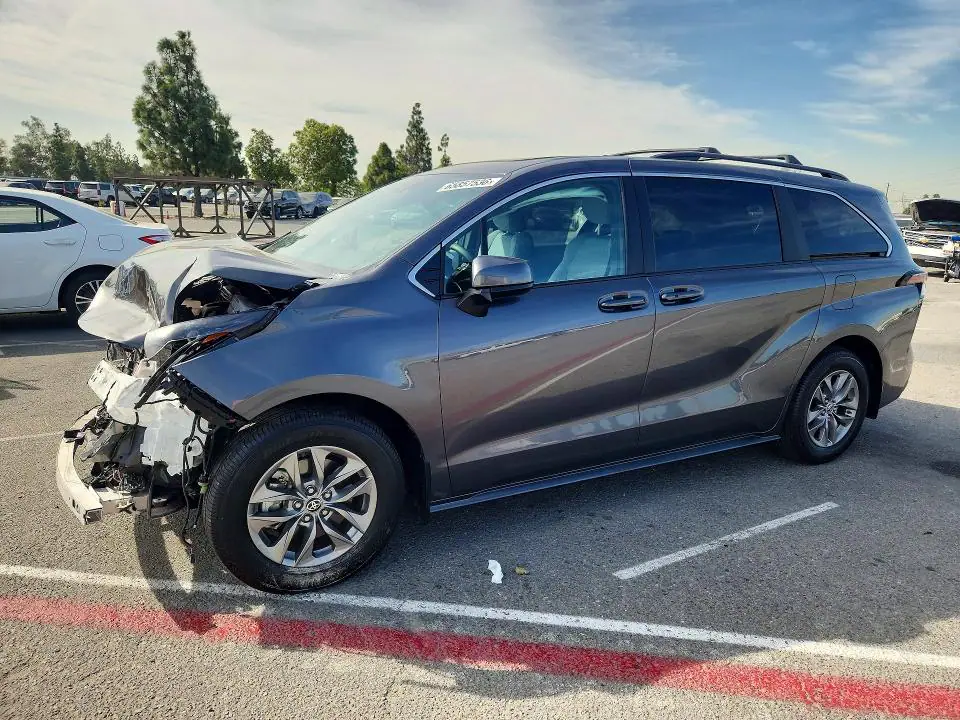 5TDBRKEC2SS256167 Toyota Sienna 2025 — повреждение Передняя часть, фото до ремонта