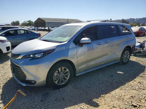 5TDYSKFCXSS190660 — 2025 Toyota Sienna, Задняя часть (Rear End), фото до ремонта