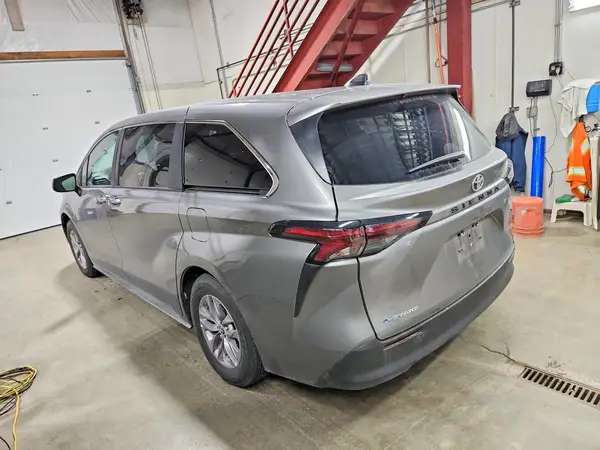 5TDKSKFC1TS267598 — 2026 Toyota Sienna, фото 2 с аукциона Copart, Боковая часть