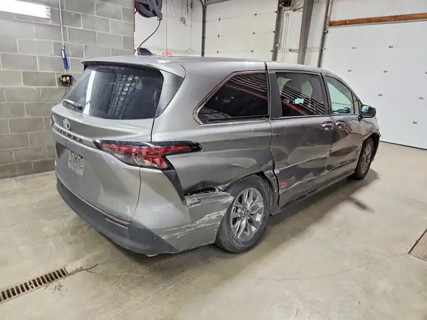 5TDKSKFC1TS267598 — 2026 Toyota Sienna, фото 3 с аукциона Copart, Боковая часть