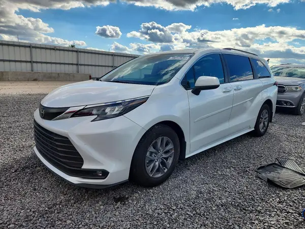 5TDYSKFC5TS241371 — 2026 Toyota Sienna, Передняя часть (Front End), фото до ремонта