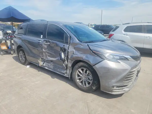 5TDYRKEC7TS304841 — 2026 Toyota Sienna, фото 4 с аукциона Copart, Боковая часть