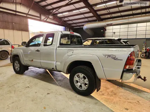 2007 Toyota Tacoma V6 VIN 5TEUU42NX7Z390931 фото 2
