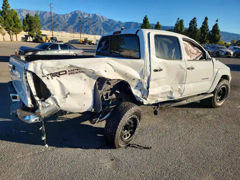 2015 Toyota Tacoma VIN 3TMLU4EN2FM169603 фото 3