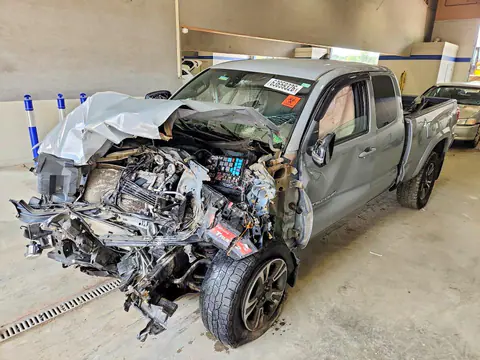 5TFSZ5AN6JX126328 — 2018 Toyota Tacoma, Передняя часть (Front End), фото до ремонта