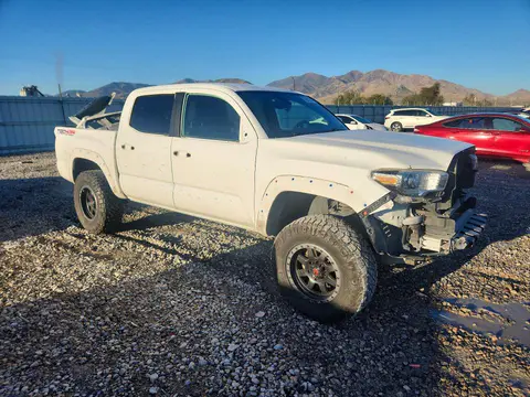 2018 Toyota Tacoma VIN 5TFCZ5AN0JX136230 фото 4