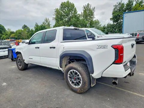 3TMLB5JN1RM006575 — 2024 Toyota Tacoma, фото 2 с аукциона Copart 14.10.2026, Передняя часть