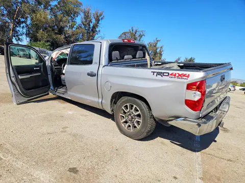 2016 Toyota Tundra VIN 5TFDY5F19GX524675 фото 2
