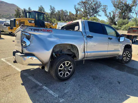 2016 Toyota Tundra VIN 5TFDY5F19GX524675 фото 3