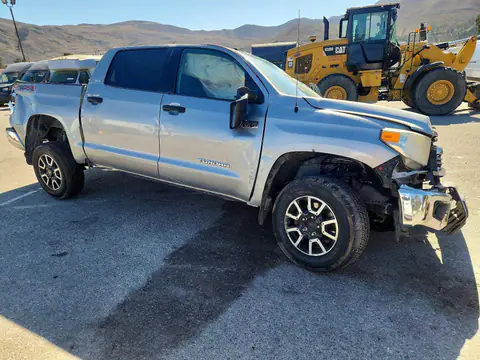 2016 Toyota Tundra VIN 5TFDY5F19GX524675 фото 4