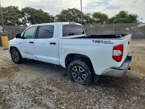 2017 Toyota Tundra VIN 5TFEY5F1XHX225864 фото 2