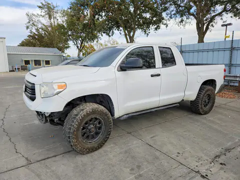 5TFUM5F13HX071974 — 2017 Toyota Tundra, Передняя часть (Front End), фото до ремонта