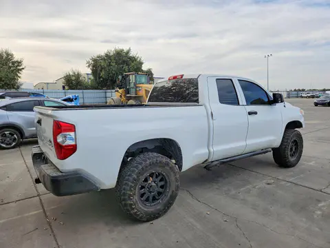 2017 Toyota Tundra VIN 5TFUM5F13HX071974 фото 3