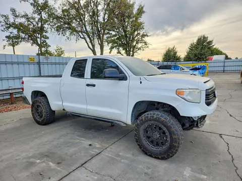 2017 Toyota Tundra VIN 5TFUM5F13HX071974 фото 4
