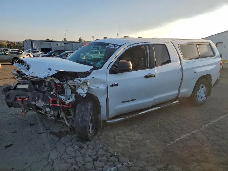 2017 Toyota Tundra VIN 5TFUY5F11HX613027 фото 1
