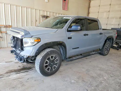 5TFEY5F12JX231339 — 2018 Toyota Tundra, Передняя часть (Front End), фото до ремонта
