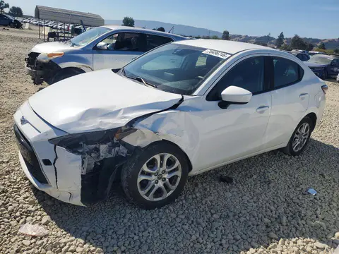 3MYDLBYV2HY180119 — 2017 Toyota Yaris IA, Передняя часть (Front End), фото до ремонта