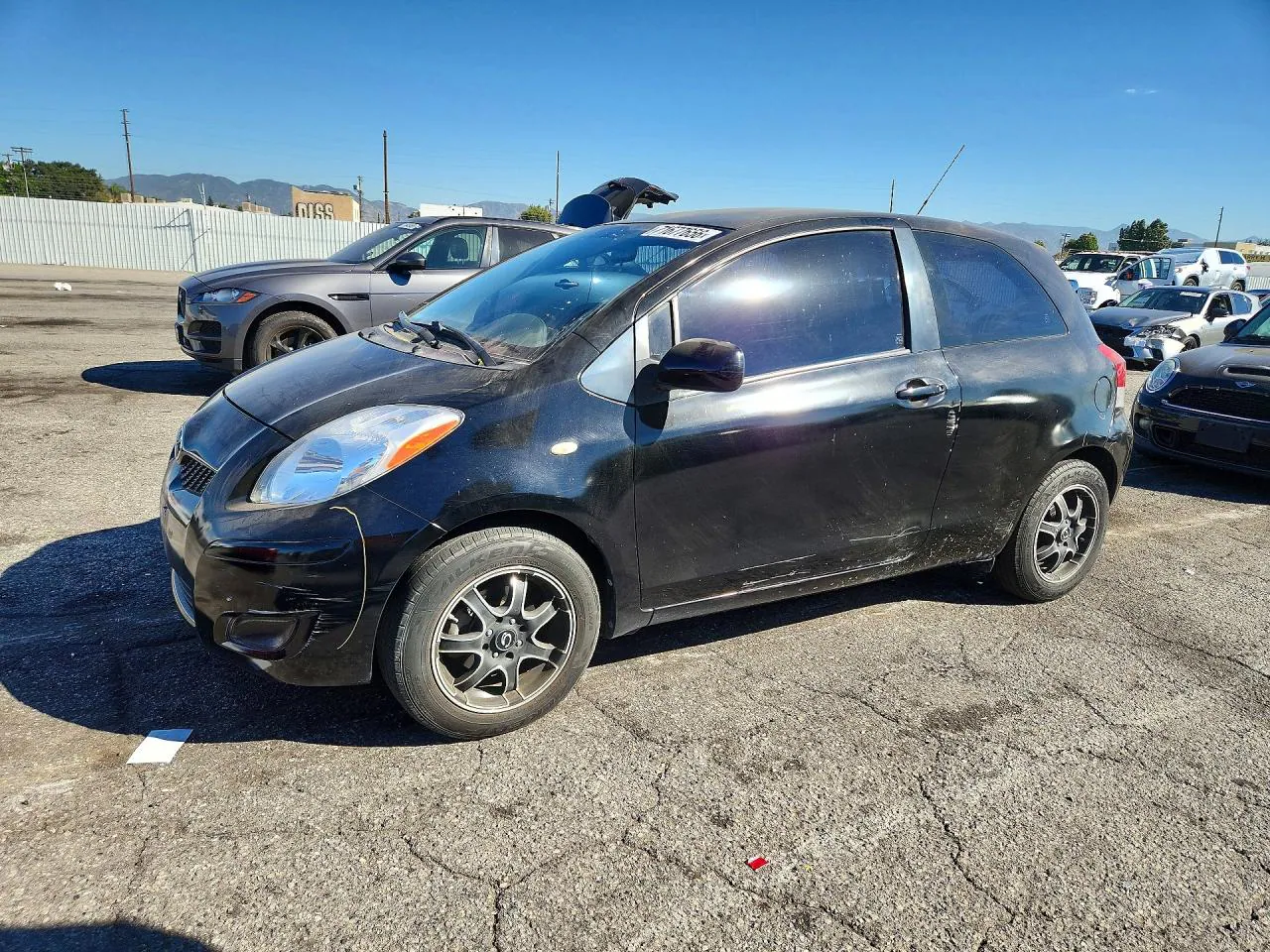 2009 Toyota Yaris Base VIN JTDJT903695276113 фото 1