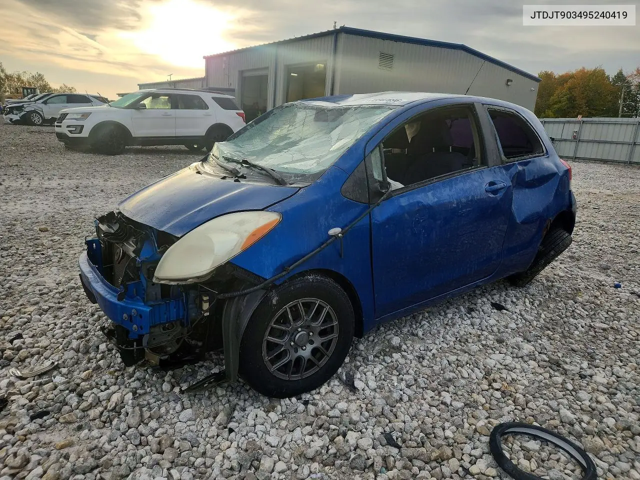 2009 Toyota Yaris Base VIN JTDJT903495240419 фото 1