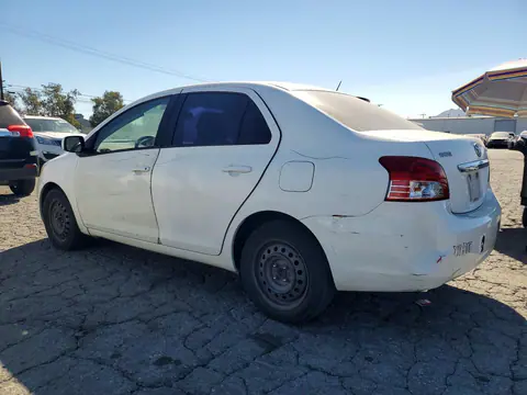 2010 Toyota Yaris Base VIN JTDBT4K32A1356153 фото 2