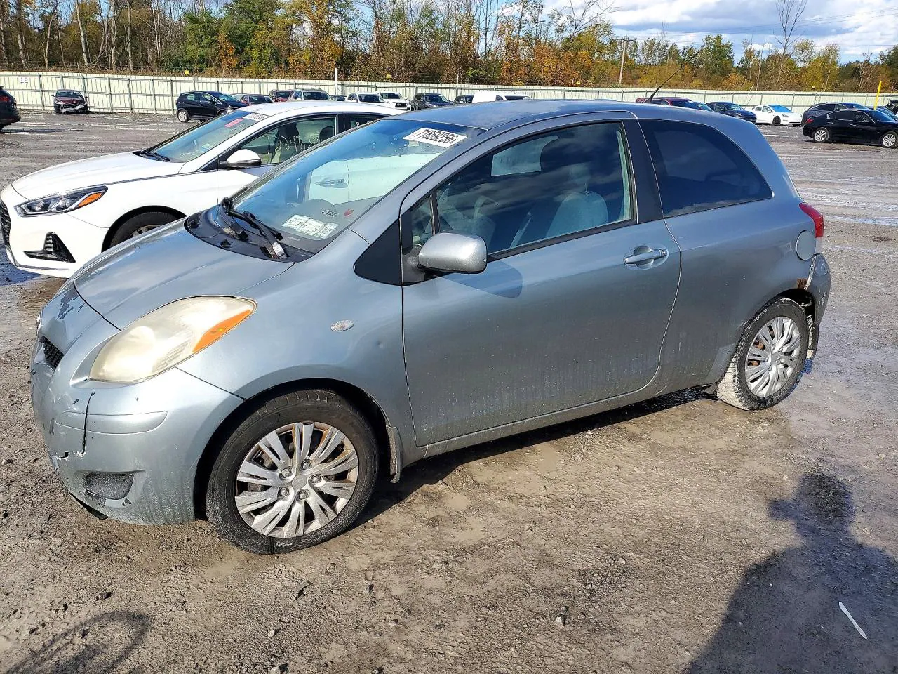 2010 Toyota Yaris Base VIN JTDJT4K31A5282311 фото 1
