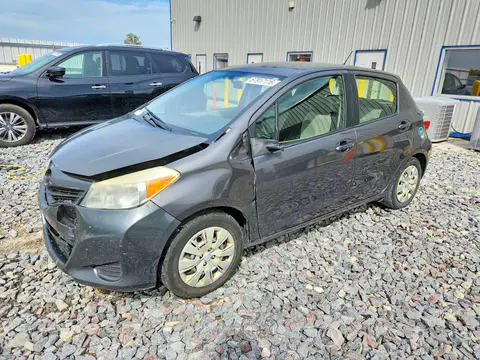 JTDKTUD32CD521567 — 2012 Toyota Yaris, Передняя часть (Front End), фото до ремонта