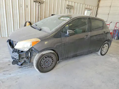 JTDKTUD38CD536946 — 2012 Toyota Yaris, Передняя часть (Front End), фото до ремонта
