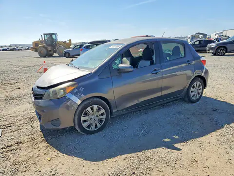 JTDKTUD36CD517294 — 2012 Toyota Yaris, Передняя часть (Front End), фото до ремонта