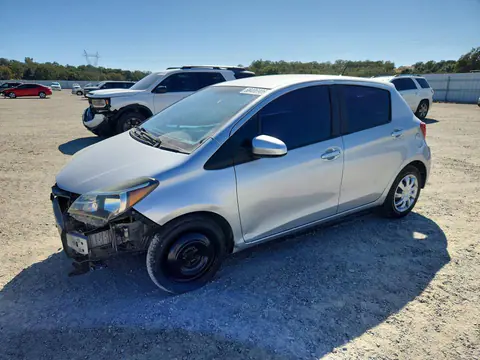 VNKKTUD35FA047319 — 2015 Toyota Yaris, Передняя часть (Front End), фото до ремонта