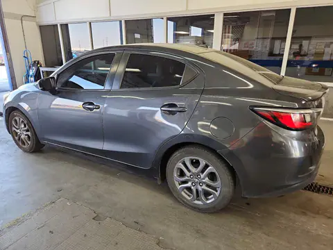 2019 Toyota Yaris VIN 3MYDLBYV1KY516799 фото 2