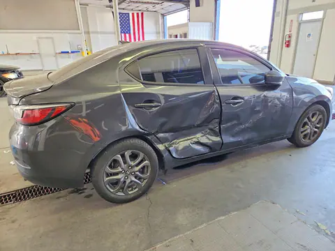 2019 Toyota Yaris VIN 3MYDLBYV1KY516799 фото 3