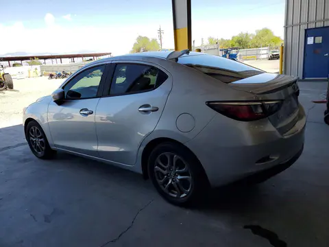 2020 Toyota Yaris VIN 3MYDLBYV5LY701973 фото 2