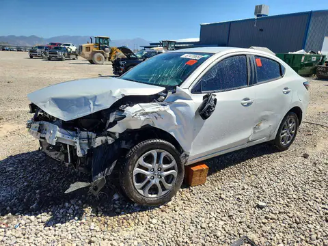 3MYDLBYV3LY709618 — 2020 Toyota Yaris, Передняя часть (Front End), фото до ремонта