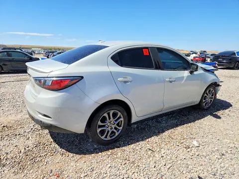 2020 Toyota Yaris VIN 3MYDLBYV3LY709618 фото 3