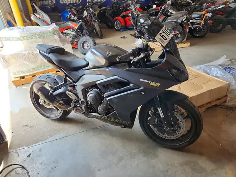 SMTL23UF4STBU2381 — 2025 Triumph Motorcycle Daytona, Вандализм (Vandalism), фото до ремонта