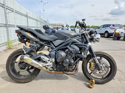 SMTD02NE3AJ424948 — 2010 Triumph Motorcycle Street Triple, Опрокидывание (Rollover), фото до ремонта