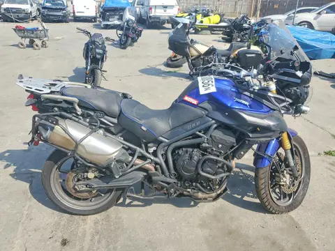 SMTE05BF5DT577214 — 2013 Triumph Motorcycle Tiger, Боковая часть (Side), фото до ремонта