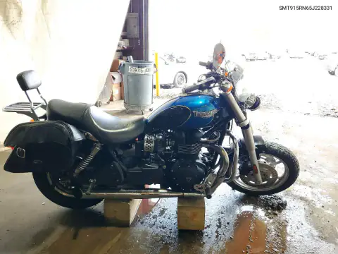 SMT915RN65J228331 — 2005 Triumph Speedmaster, Сторона, фото до ремонта
