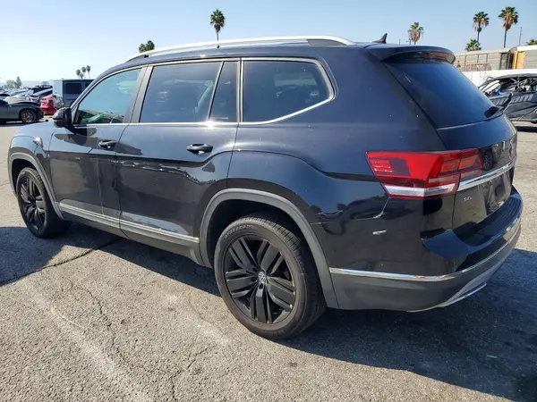 1V2EP2CA5JC600139 — 2018 Volkswagen Atlas, фото 2 с аукциона Copart, Боковая часть