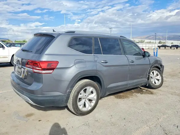 1V2AR2CA2JC556478 — 2018 Volkswagen Atlas, фото 3 с аукциона Copart, Передняя часть