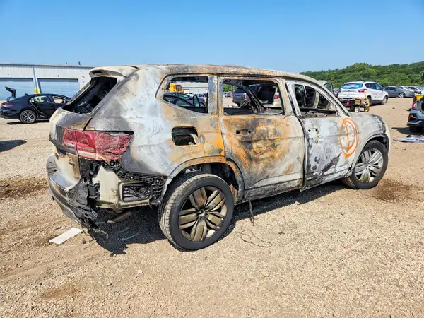 1V2MR2CA7KC550416 — 2019 Volkswagen Atlas, фото 3 с аукциона Copart, Вандализм