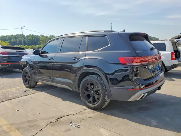 1V2CR2CA3RC609399 — 2024 Volkswagen Atlas, фото 2 с аукциона Copart, Передняя часть