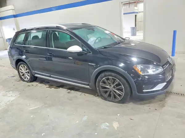 3VWH17AU3HM524176 — 2017 Volkswagen GOLF, фото 4 с аукциона Copart, Передняя часть