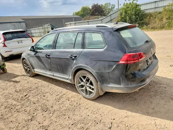 3VWH17AU2HM515999 — 2017 Volkswagen GOLF, фото 2 с аукциона Copart, Передняя часть
