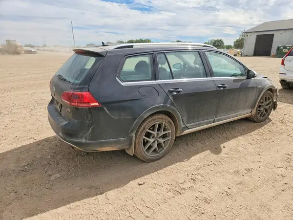 3VWH17AU2HM515999 — 2017 Volkswagen GOLF, фото 3 с аукциона Copart, Передняя часть