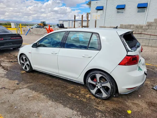 3VW5T7AU0HM076234 — 2017 Volkswagen GTI, фото 2 с аукциона Copart, Задняя часть