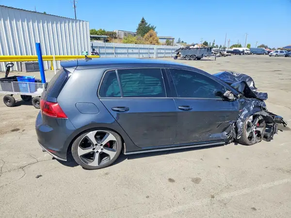 3VW4T7AU3HM069676 — 2017 Volkswagen GTI, фото 3 с аукциона Copart, Передняя часть